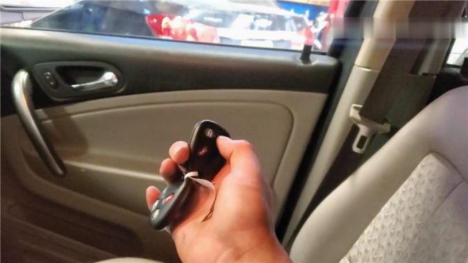 Program 2006 GM Saturn Vue SUV key with Autel MaxiSys Elite – OBDII