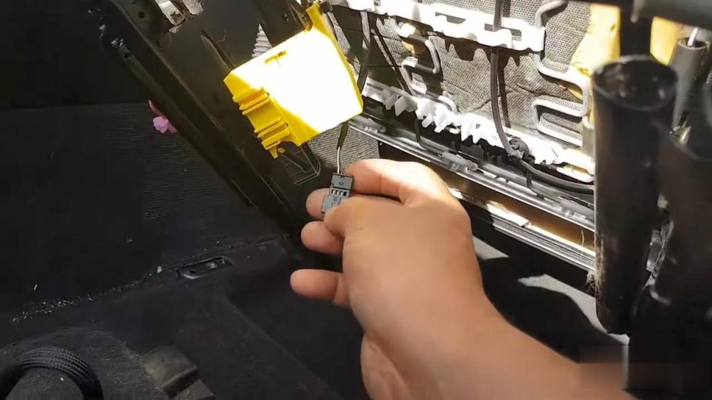 BMW E90 Airbag light on, error 93C2 . Fault finding and repair by Autel